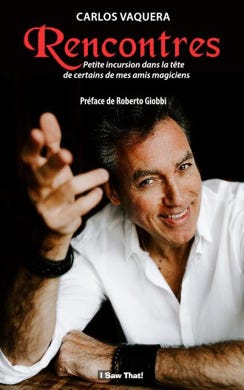« Carlos vient d’écrire le livre que j’aurais toujours aimé écrire moi-même ! »  —Roberto Giobbi, de la préface  Ce livre vous propose une magnifique invitation à nourrir votre sensibilité artistique et à développer votre explorateur.  Chacune de ces rencontres est un raccourci de vie, une voie subtile et intelligente vers l’âme profonde de la magie.  Le comédien Alain Stevens utilisera sa pensée parallèle pour parfaire votre art, Christian Chelman vous dévoilera que la vraie magie existe, Guy Lammertyn vous étonnera par ses anecdotes magiques, Samantha vous racontera son expérience de femme magicienne, Johnny Thompson révélera une facette inconnue de Dai Vernon, Tommy Wonder démontrera qu’il est bien l’un des plus grands penseurs de la magie, Davide Costi vous guidera vers l’élégance d’une passion, Jean-Pierre Vallarino vous fera entrevoir sa poésie gestuelle, Vito Lupo vous invitera vers le chemin de la perfection, Roberto Giobi vous enrichira de son savoir-faire et de son faire-savoir. Chaque magicien est un univers. Que votre voyage soit aussi beau que leur partage!  